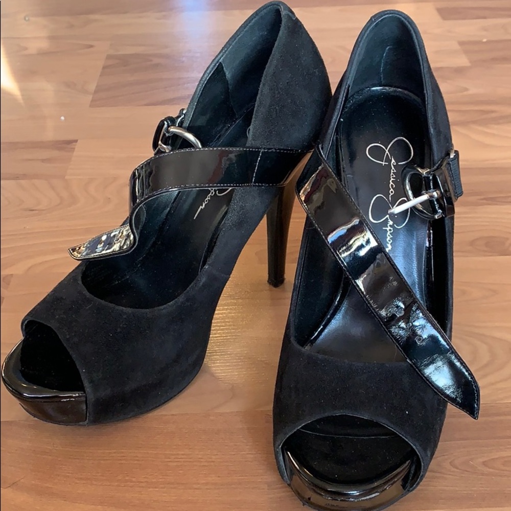 Simple Black Heel